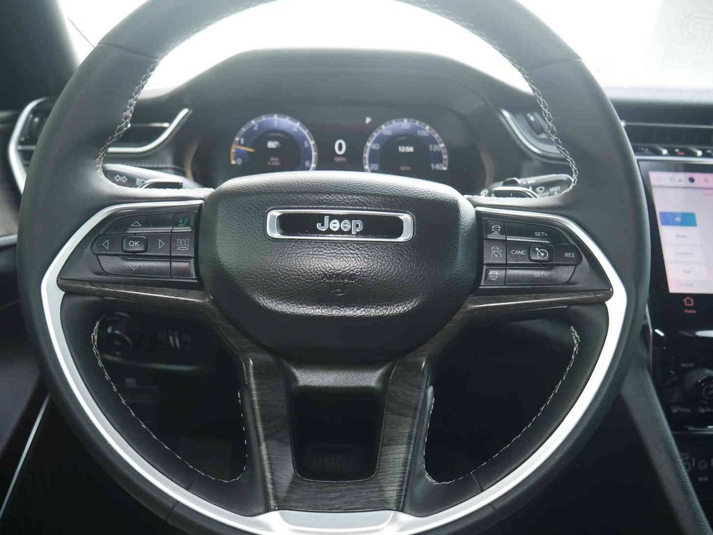 Certified 2025 Jeep Grand Cherokee Limited w/ Luxury Tech Group II AWD/4WD image 38