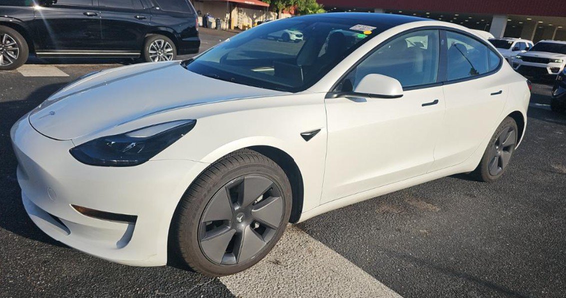 Used 2023 Tesla Model 3 Standard Range RWD image 1