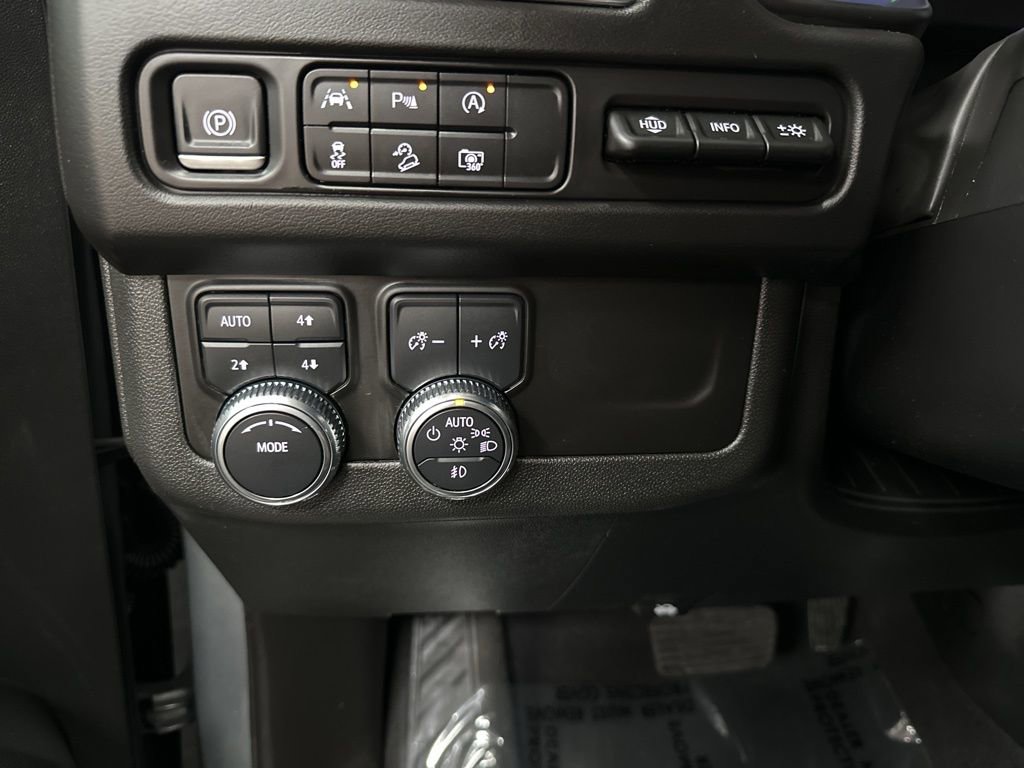 Used 2024 GMC Yukon AT4 w/ Technology Package image 32