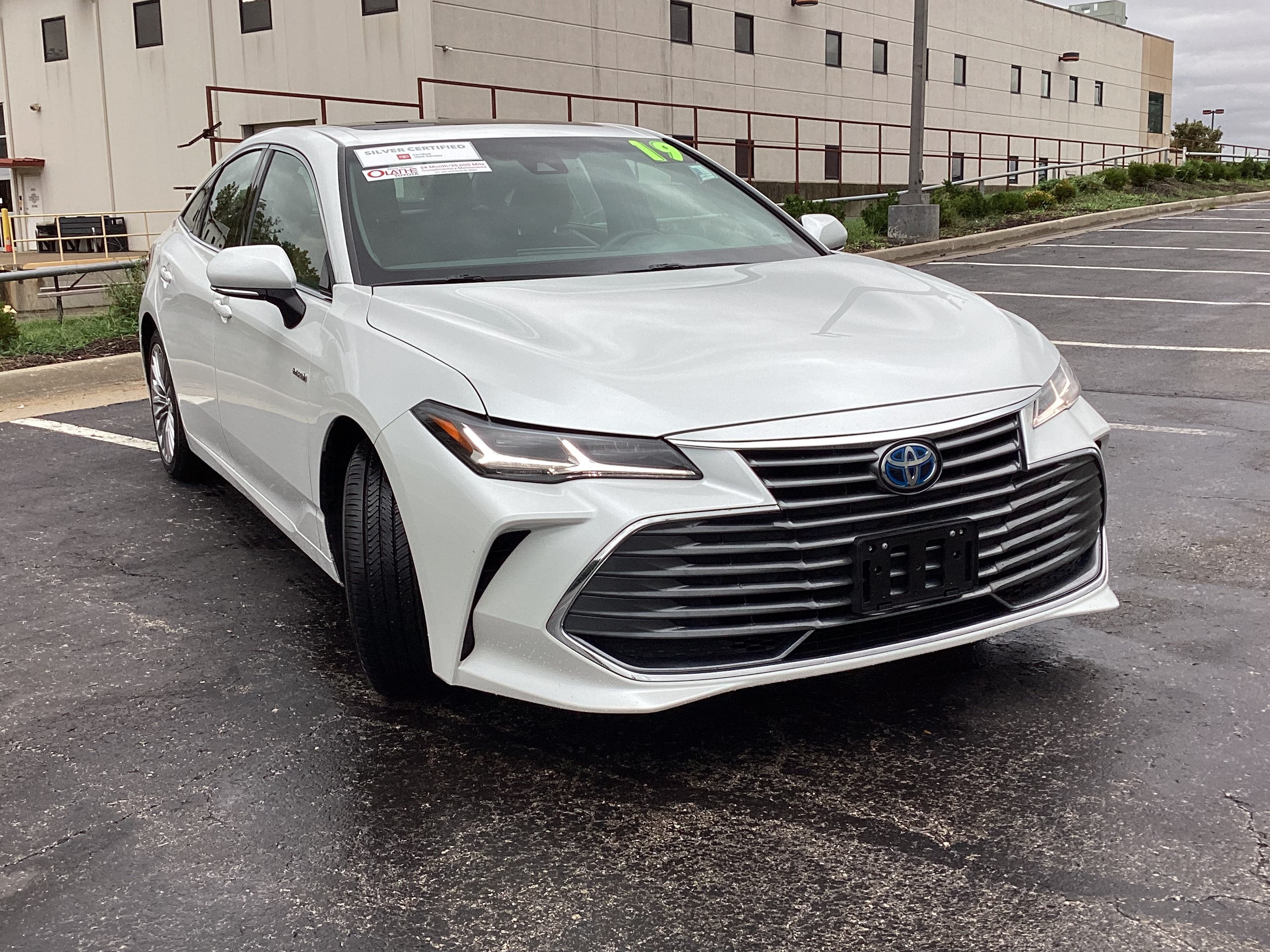Certified 2019 Toyota Avalon Limited w/ All Weather Liner Package FWD image 22