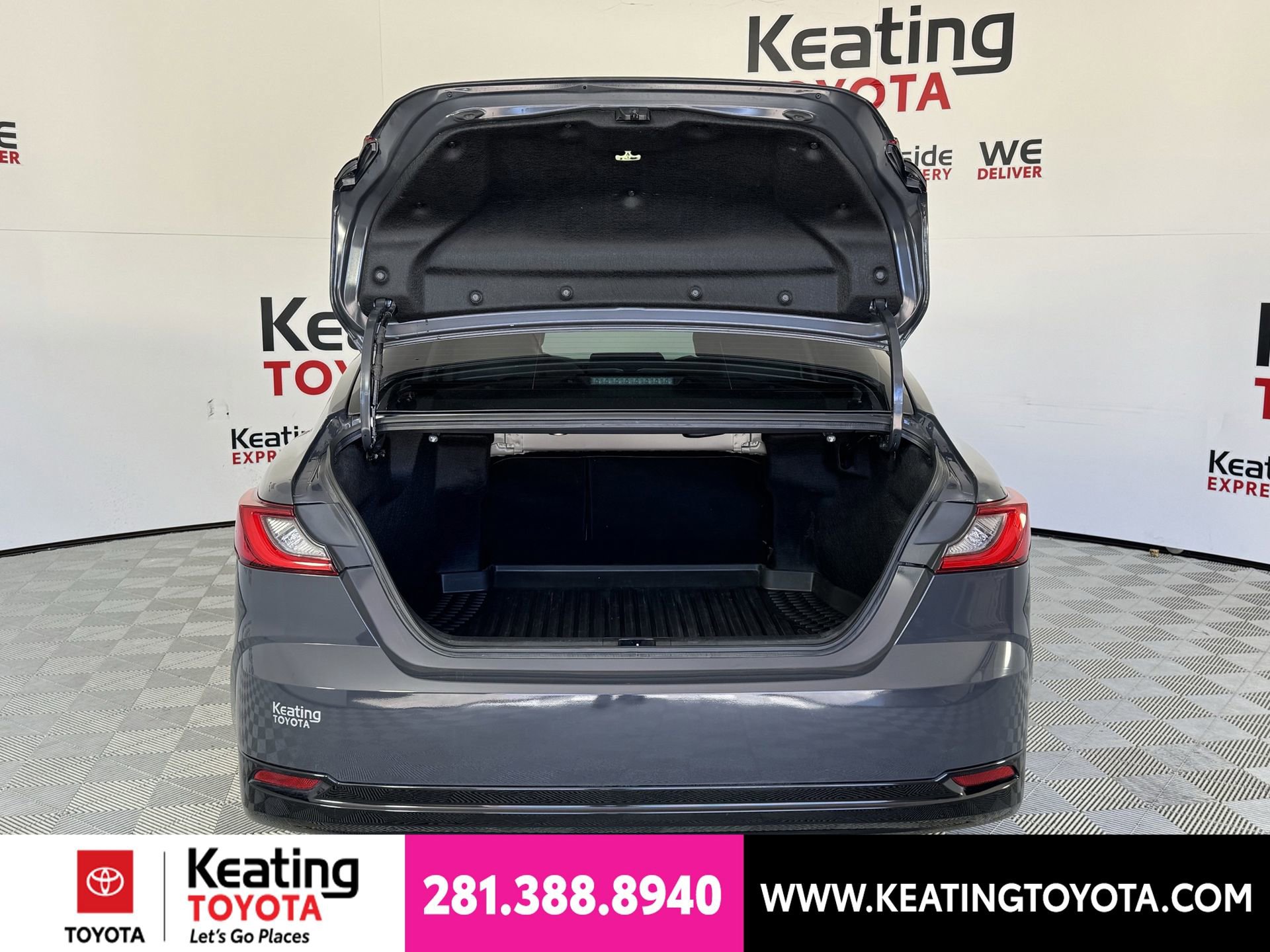 Used 2025 Toyota Camry XLE FWD image 19