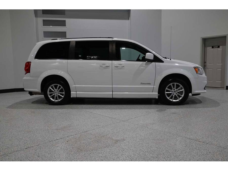 Used 2019 Dodge Grand Caravan SXT image 5