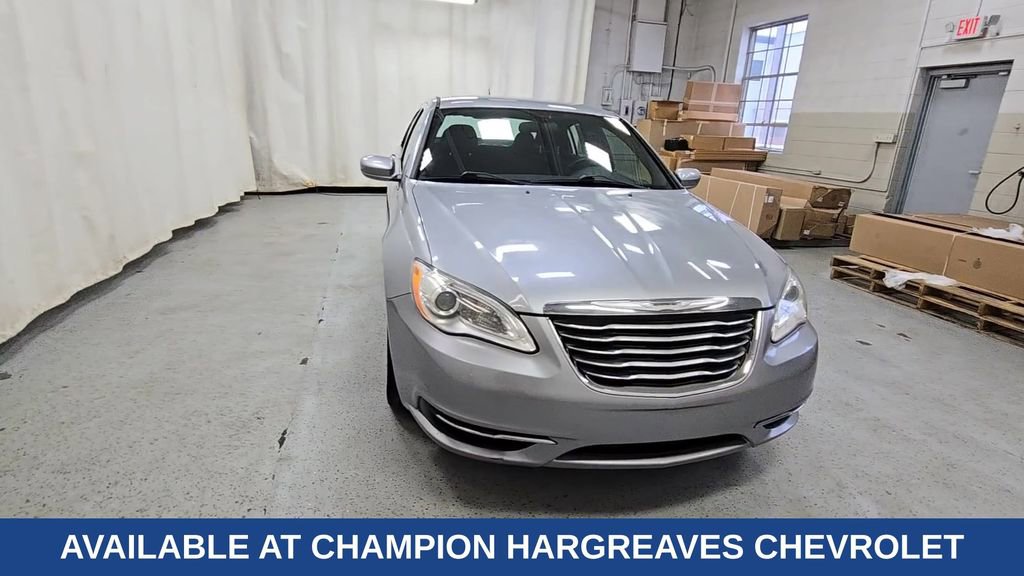Used 2014 Chrysler 200 LX image 3