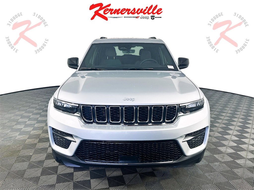 New 2025 Jeep Grand Cherokee Laredo X image 2