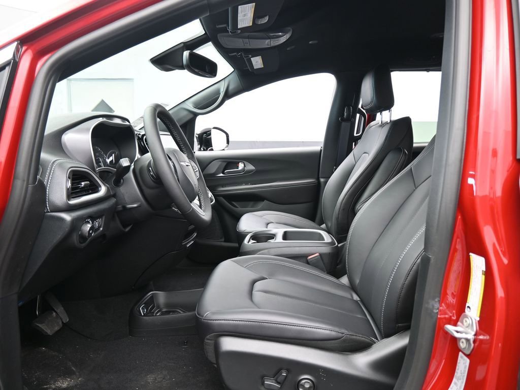 New 2026 Chrysler Pacifica Select image 11