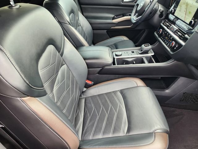 Used 2023 Nissan Pathfinder Platinum w/ Cargo Package image 14