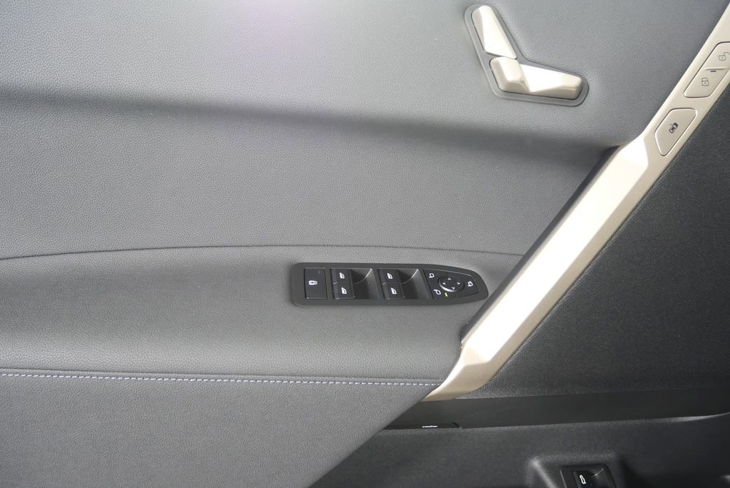 New 2026 BMW iX xDrive45 image 9