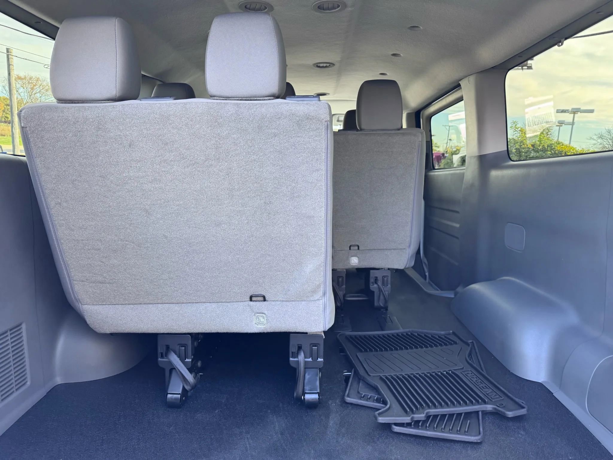 Used 2017 Nissan NV 3500 S image 18
