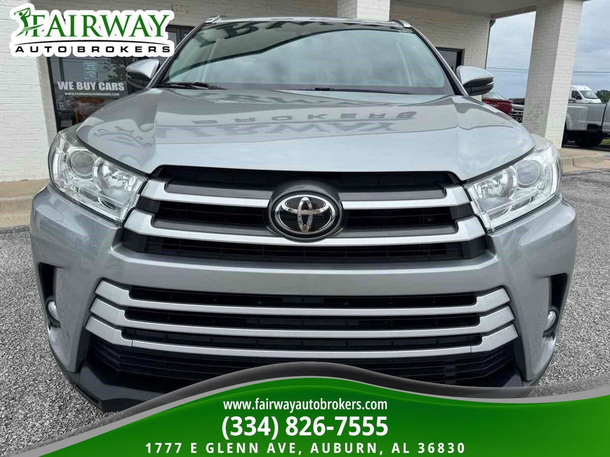 Used 2019 Toyota Highlander XLE FWD image 3