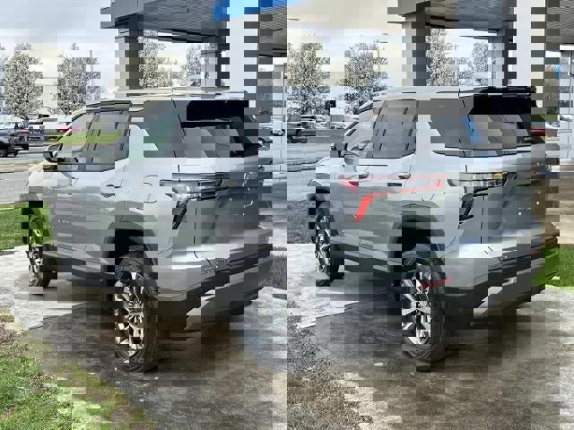 New 2025 Chevrolet Equinox LT image 3