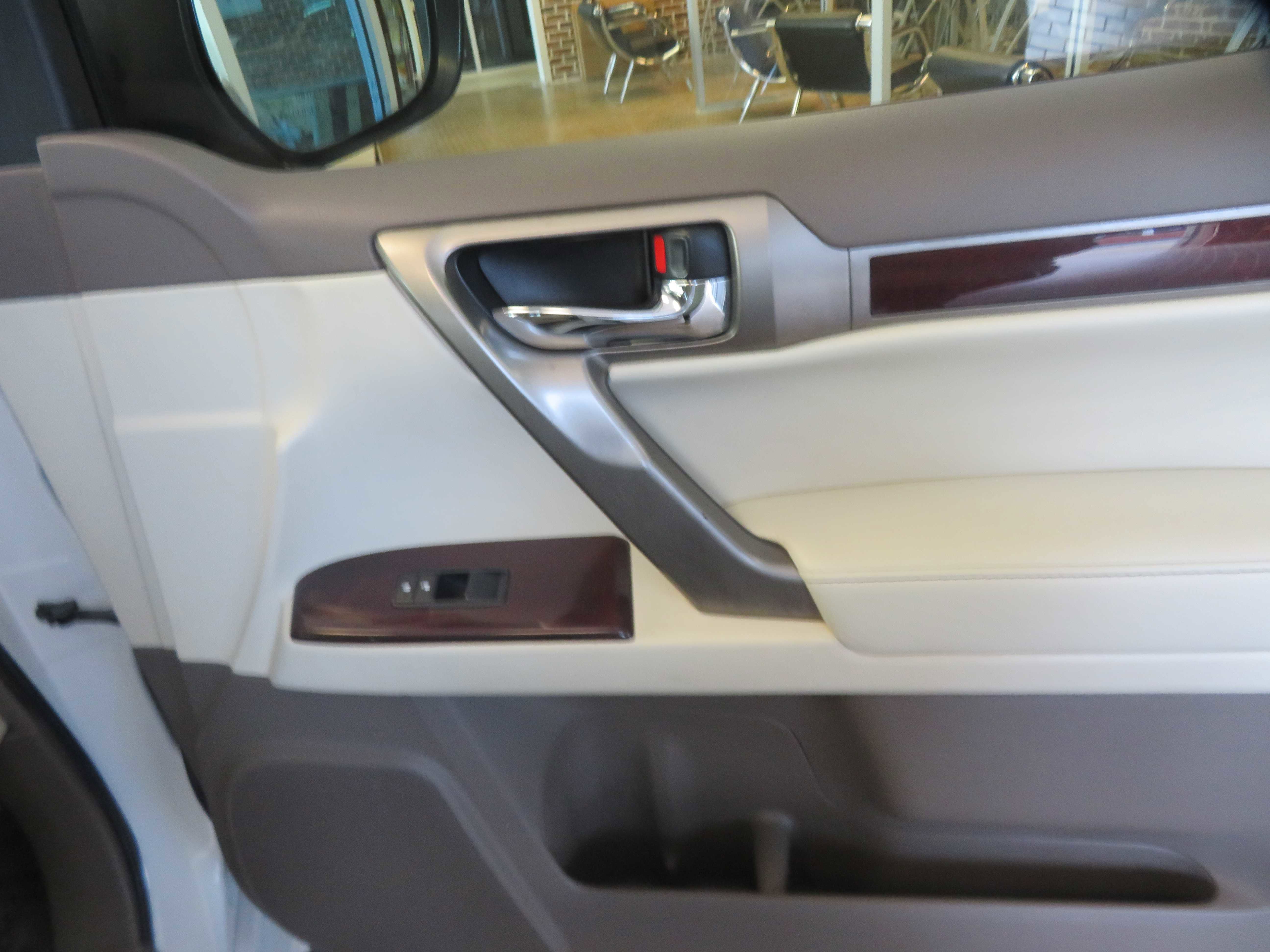 Used 2014 Lexus GX 460 w/ Premium Package image 26