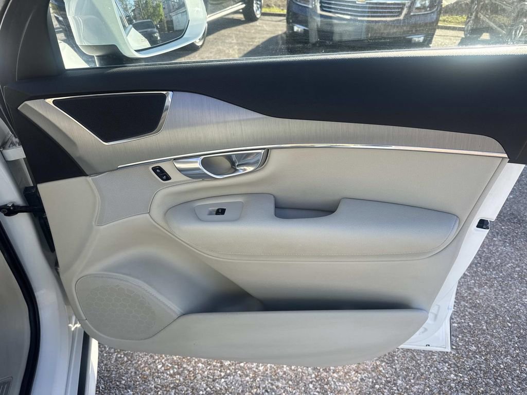 Used 2021 Volvo XC90 T5 Momentum w/ Climate Package image 16