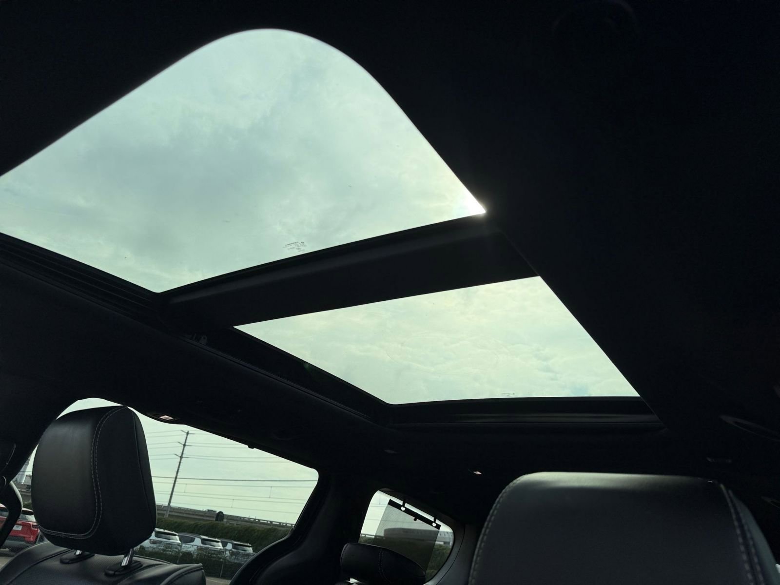 Used 2025 Chrysler Pacifica Limited image 32