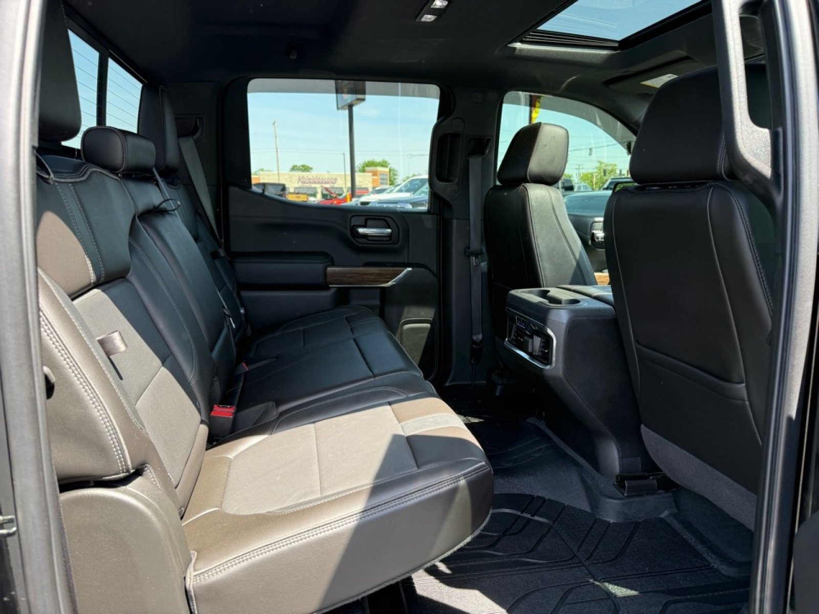 Used 2019 Chevrolet Silverado 1500 High Country w/ Technology Package AWD/4WD image 28