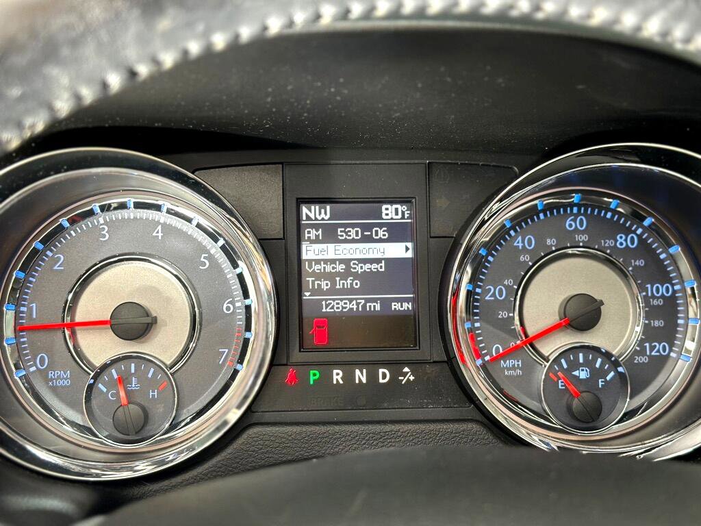 Used 2014 Chrysler Town & Country Touring image 13