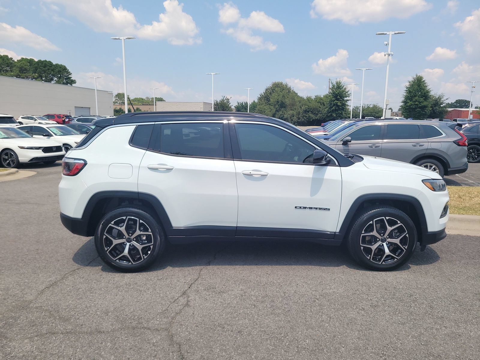 Used 2025 Jeep Compass Limited AWD/4WD image 2