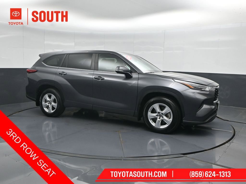 Used 2023 Toyota Highlander L FWD image 1