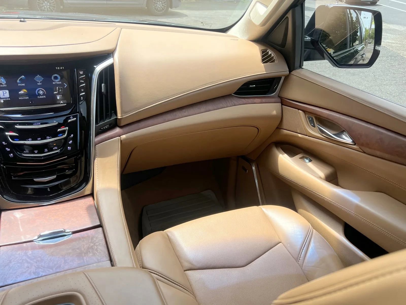 Used 2015 Cadillac Escalade Platinum image 19