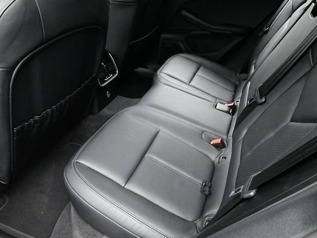 Certified 2025 Porsche Macan image 15