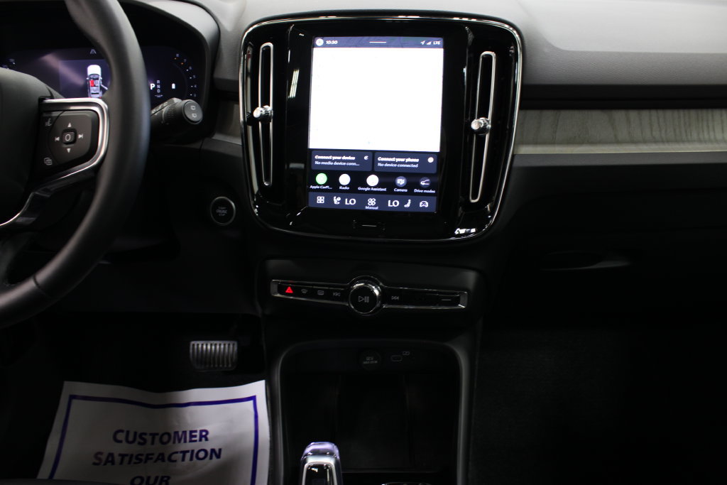 Certified 2026 Volvo XC40 B5 Plus AWD/4WD image 24
