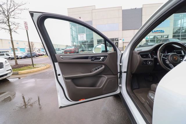 Used 2018 Porsche Macan AWD/4WD image 30
