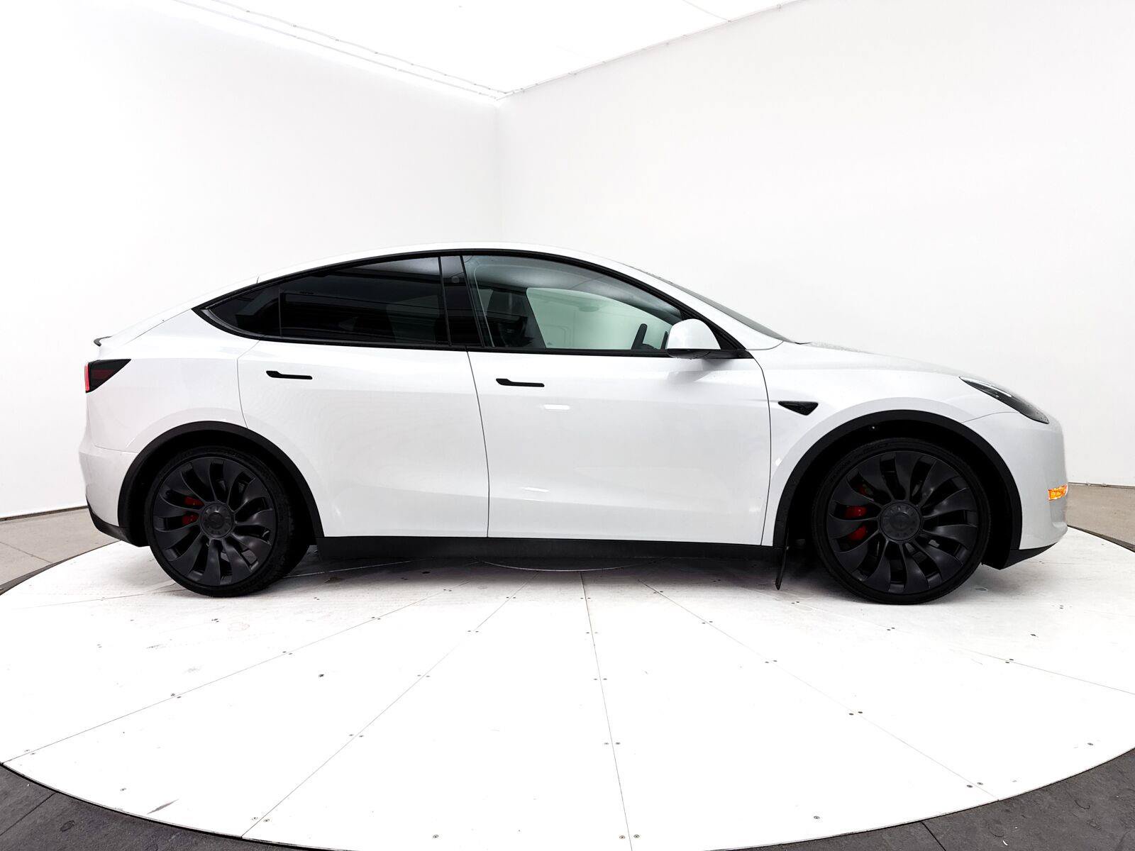 Used 2024 Tesla Model Y Performance AWD/4WD image 42