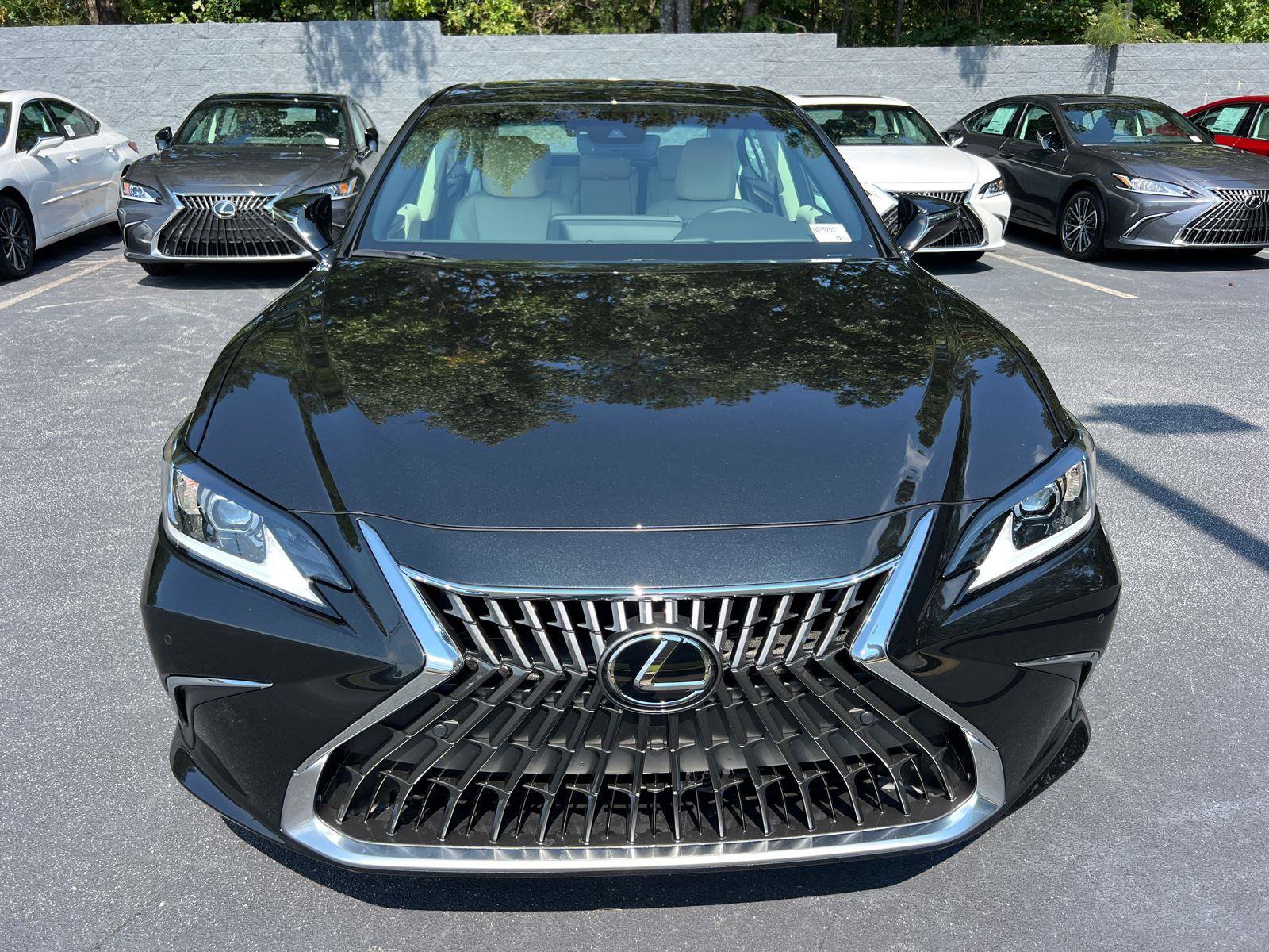 New 2025 Lexus ES 300h w/ Premium Package image 3