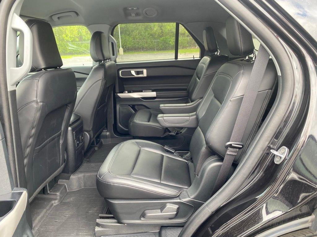 Used 2024 Ford Explorer XLT w/ Equipment Group 202A AWD/4WD image 21