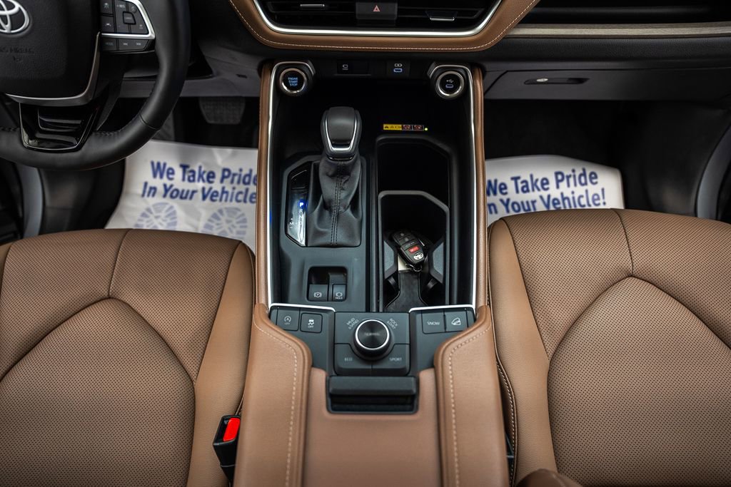 Used 2026 Toyota Grand Highlander AWD image 30