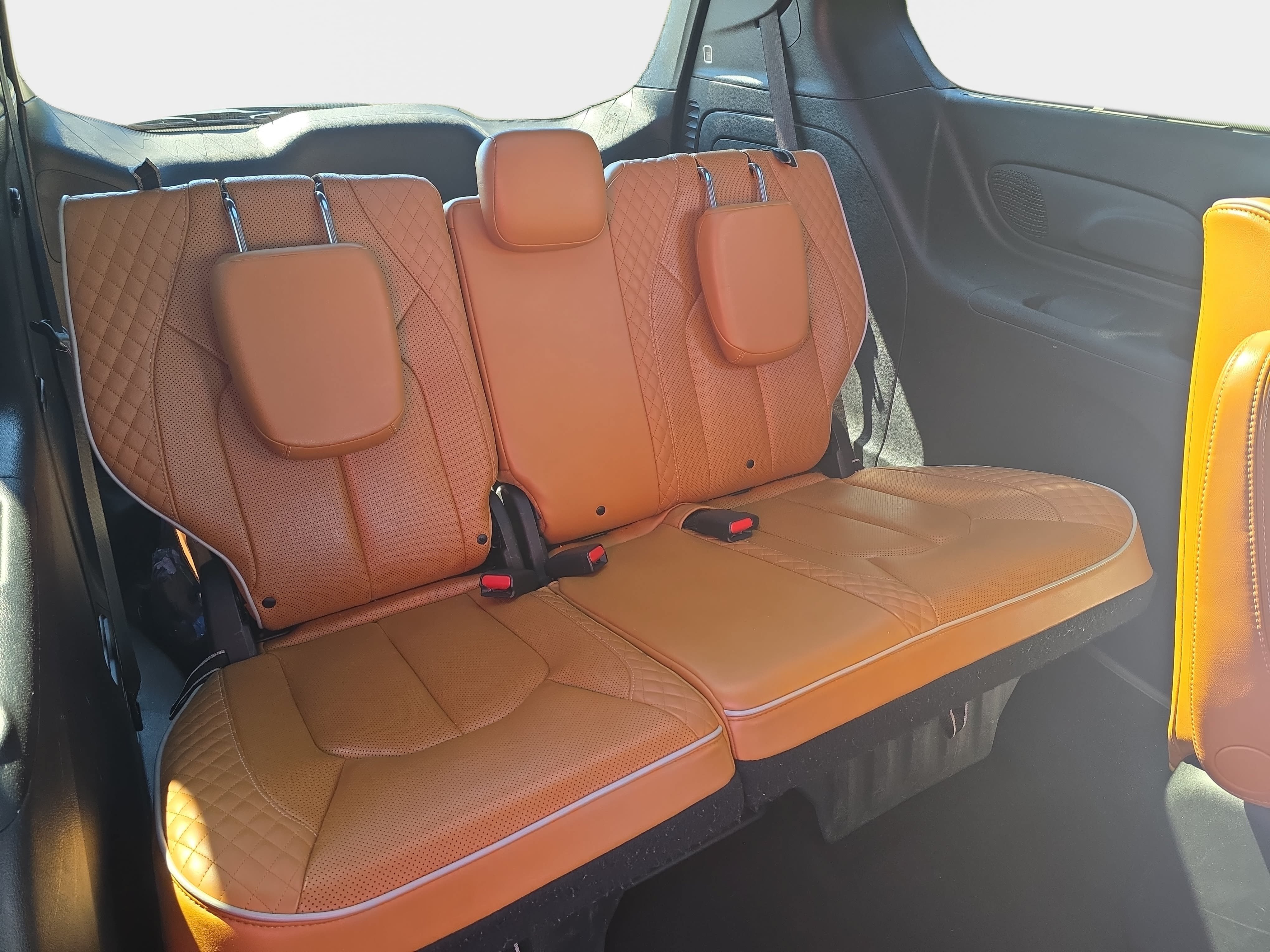 Used 2021 Chrysler Pacifica Pinnacle FWD image 12
