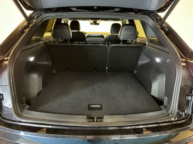 Certified 2024 Volkswagen Atlas Cross Sport SE FWD image 5
