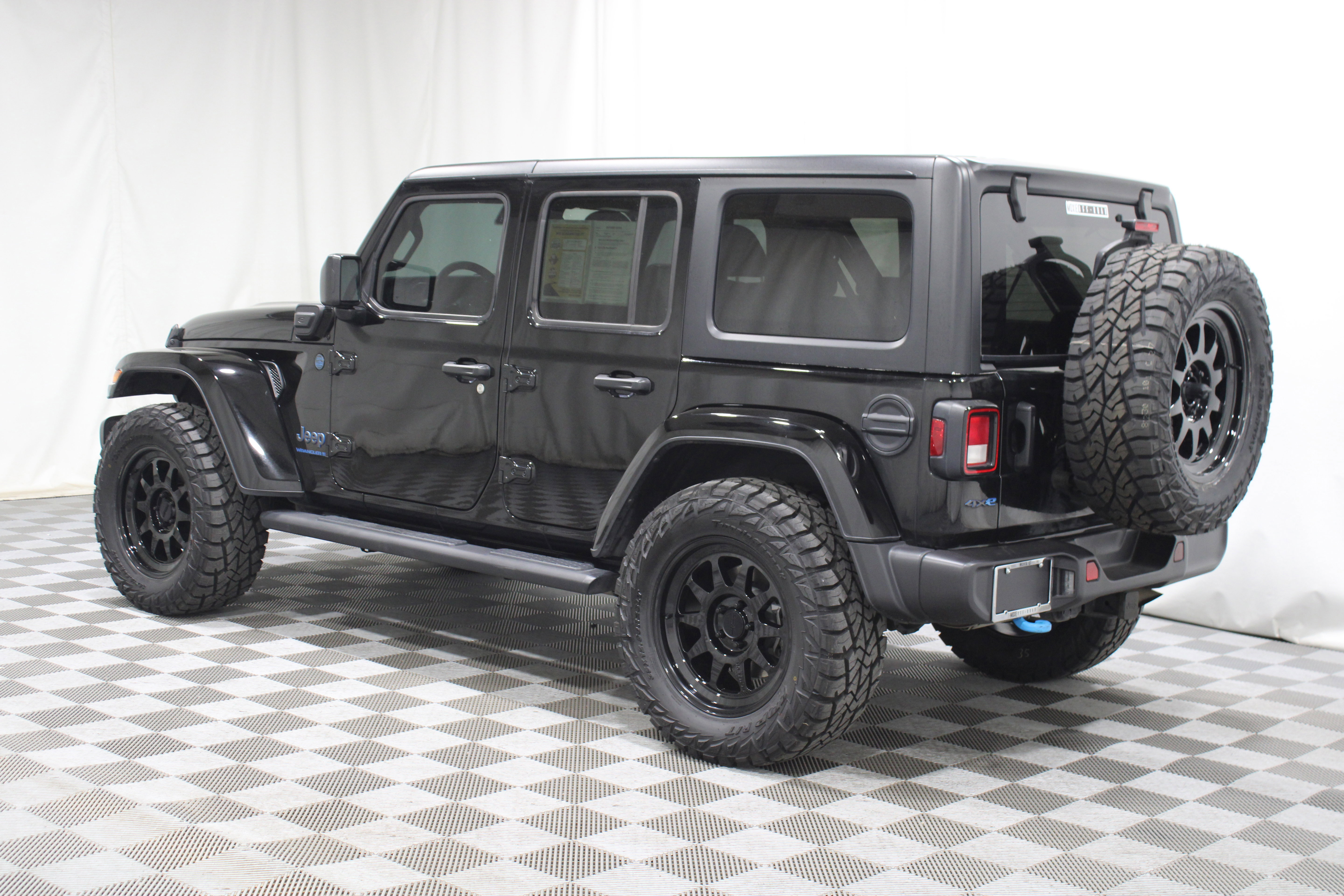 Used 2024 Jeep Wrangler Unlimited image 31