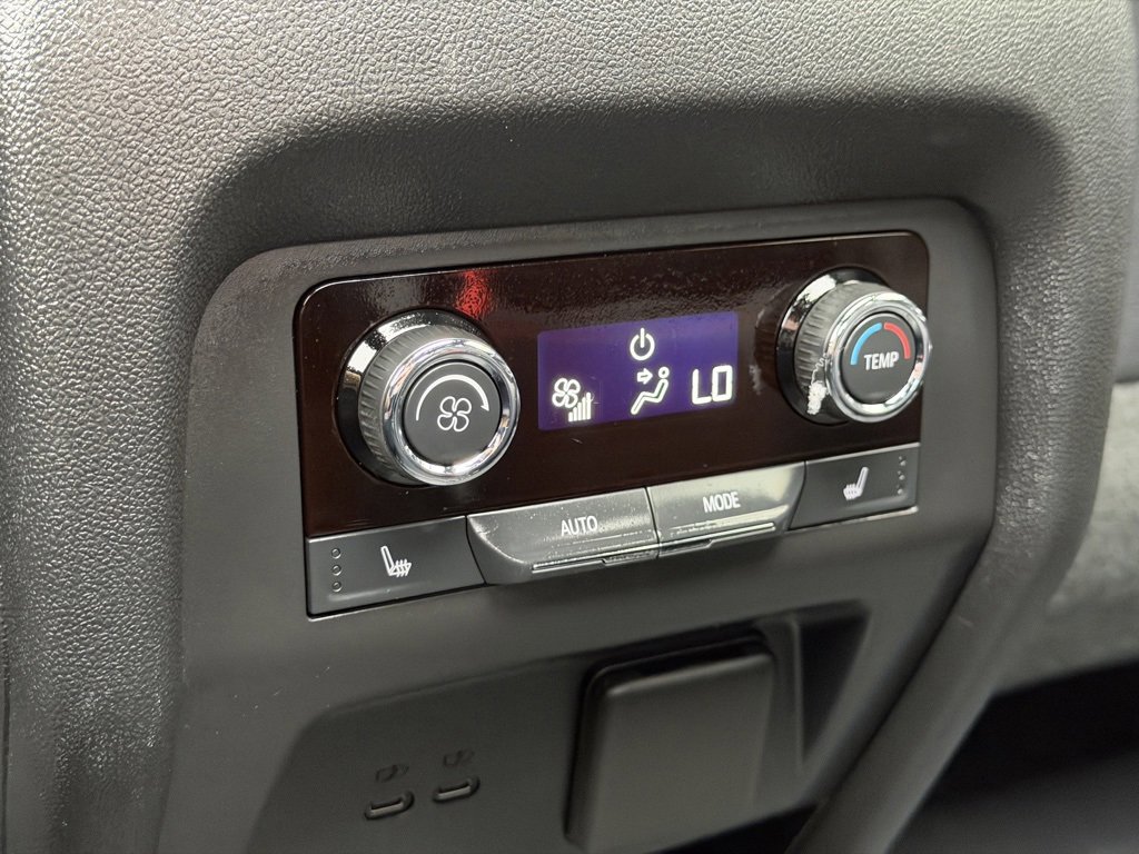 Used 2024 Chevrolet Traverse RS image 24