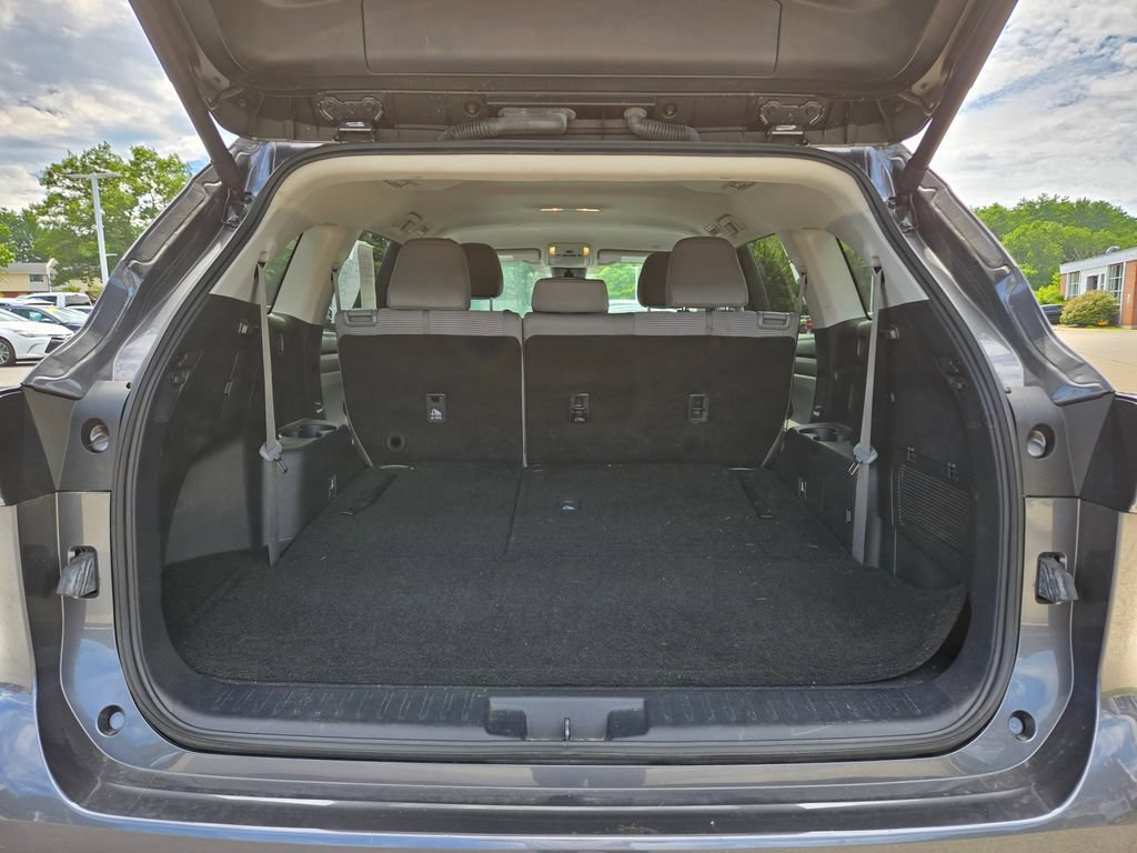 Used 2024 Toyota Highlander LE FWD image 10