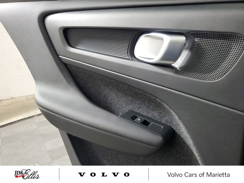 Used 2026 Volvo XC40 B5 Core w/ Climate Package image 19