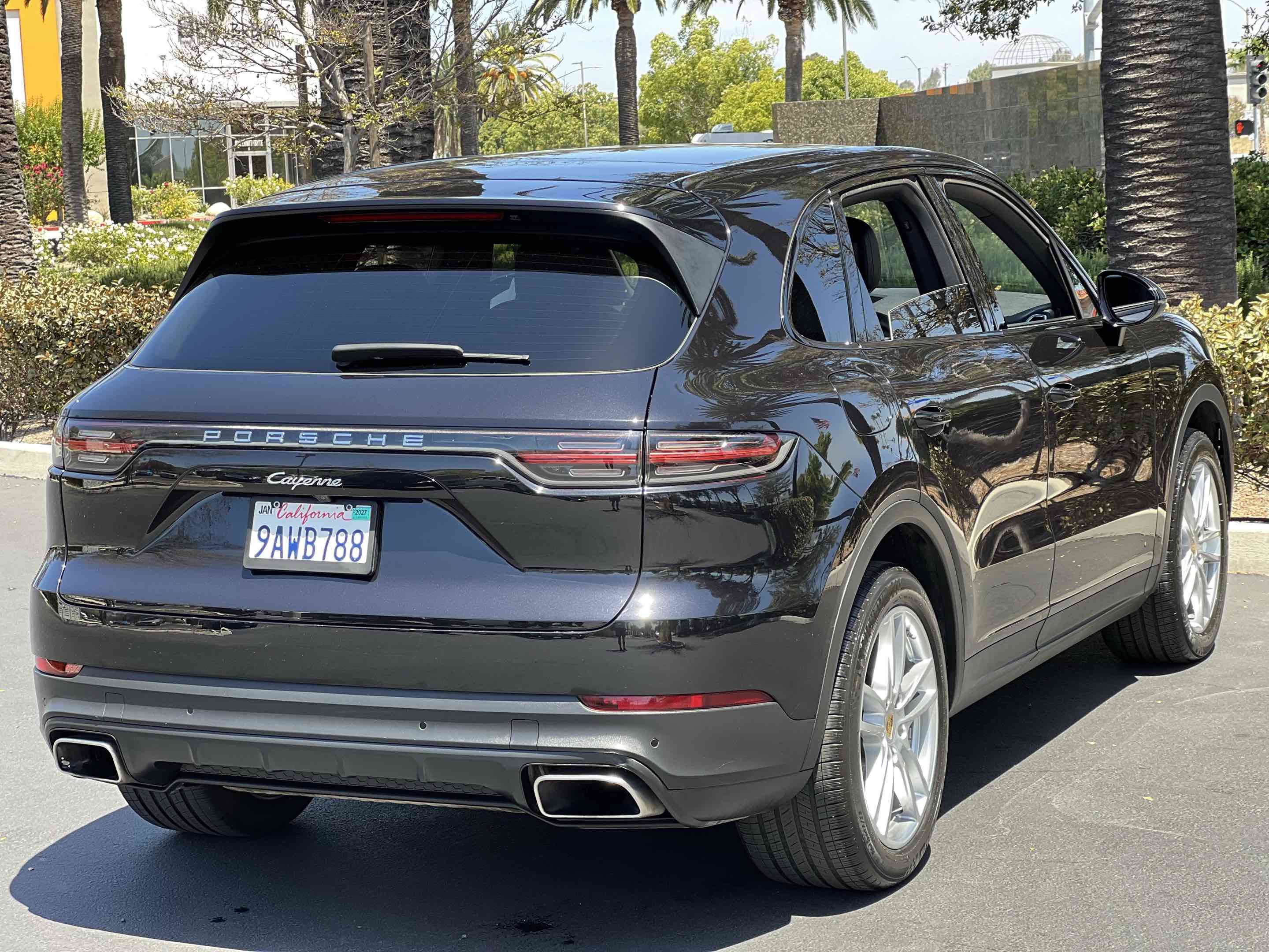 Used 2019 Porsche Cayenne w/ Premium Package AWD/4WD image 68