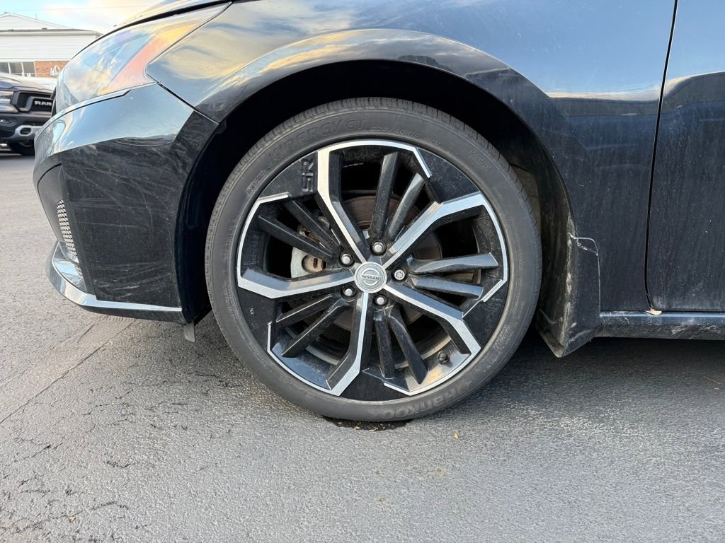 Used 2023 Nissan Altima 2.5 SR w/ SR Premium Package image 9