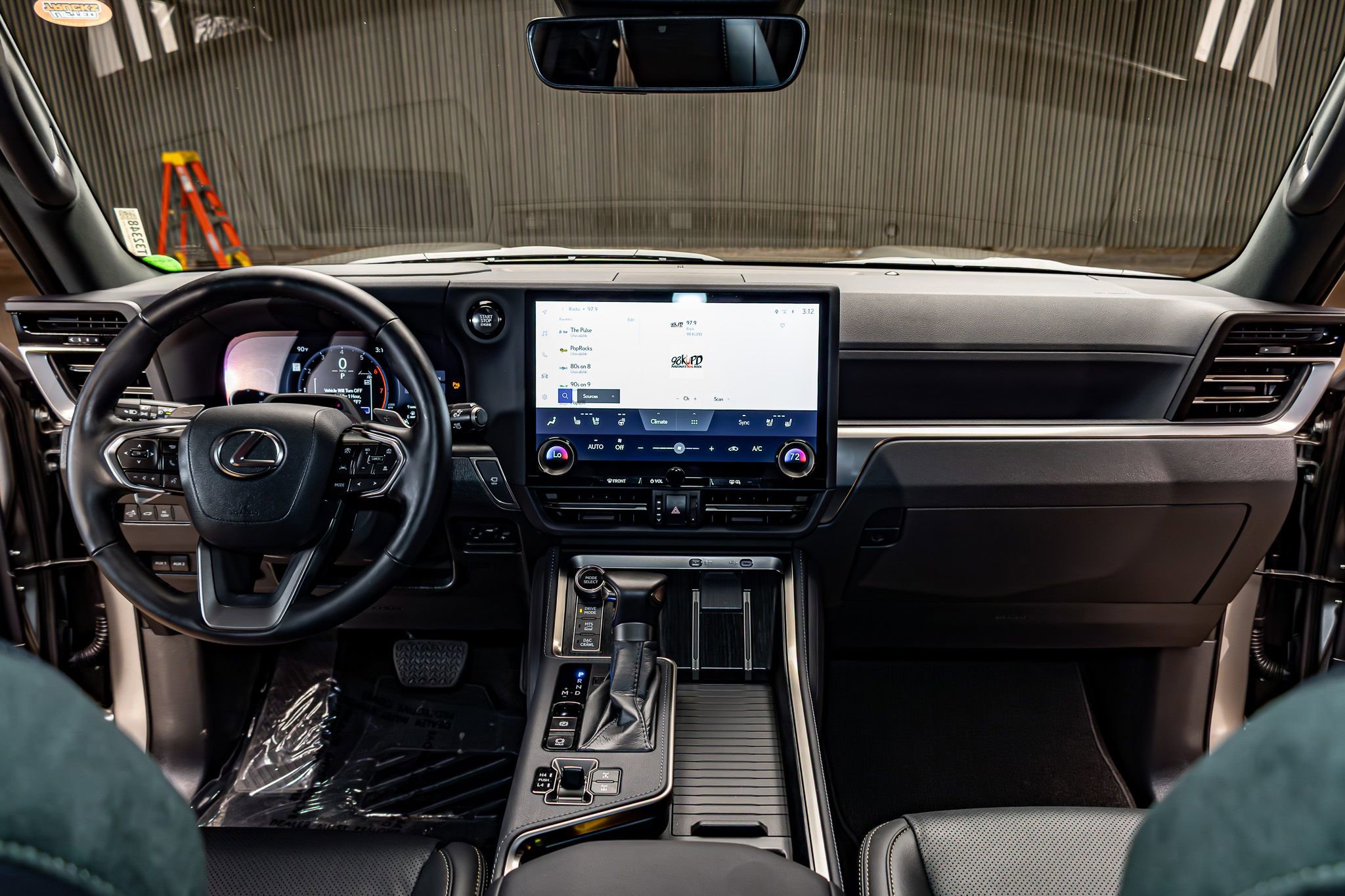 Used 2026 Lexus GX 550 w/ Accessory Package (CT) image 18