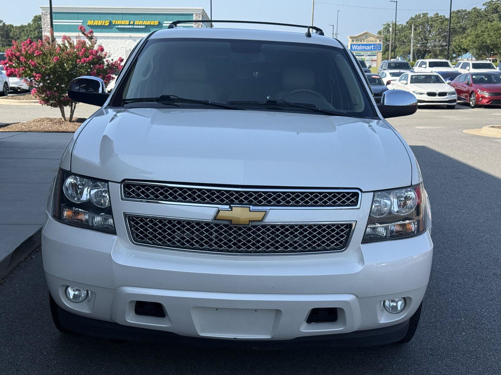 Used 2014 Chevrolet Suburban LTZ RWD image 9