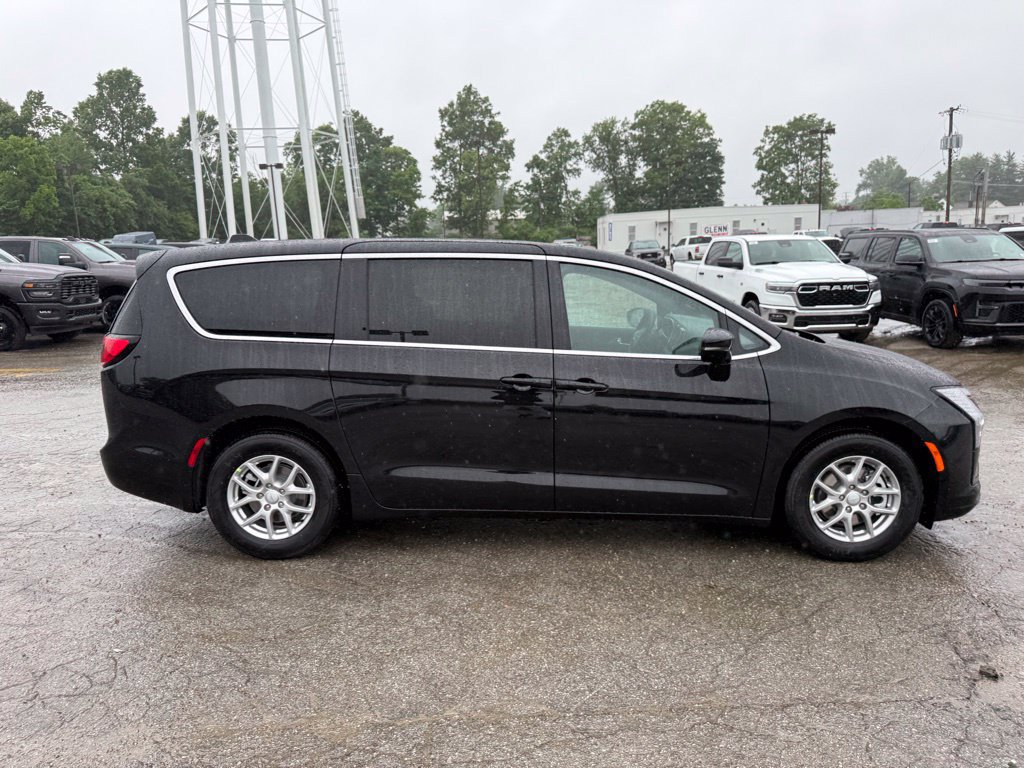 New 2027 Chrysler Pacifica Select w/ Family Tech Group FWD image 5