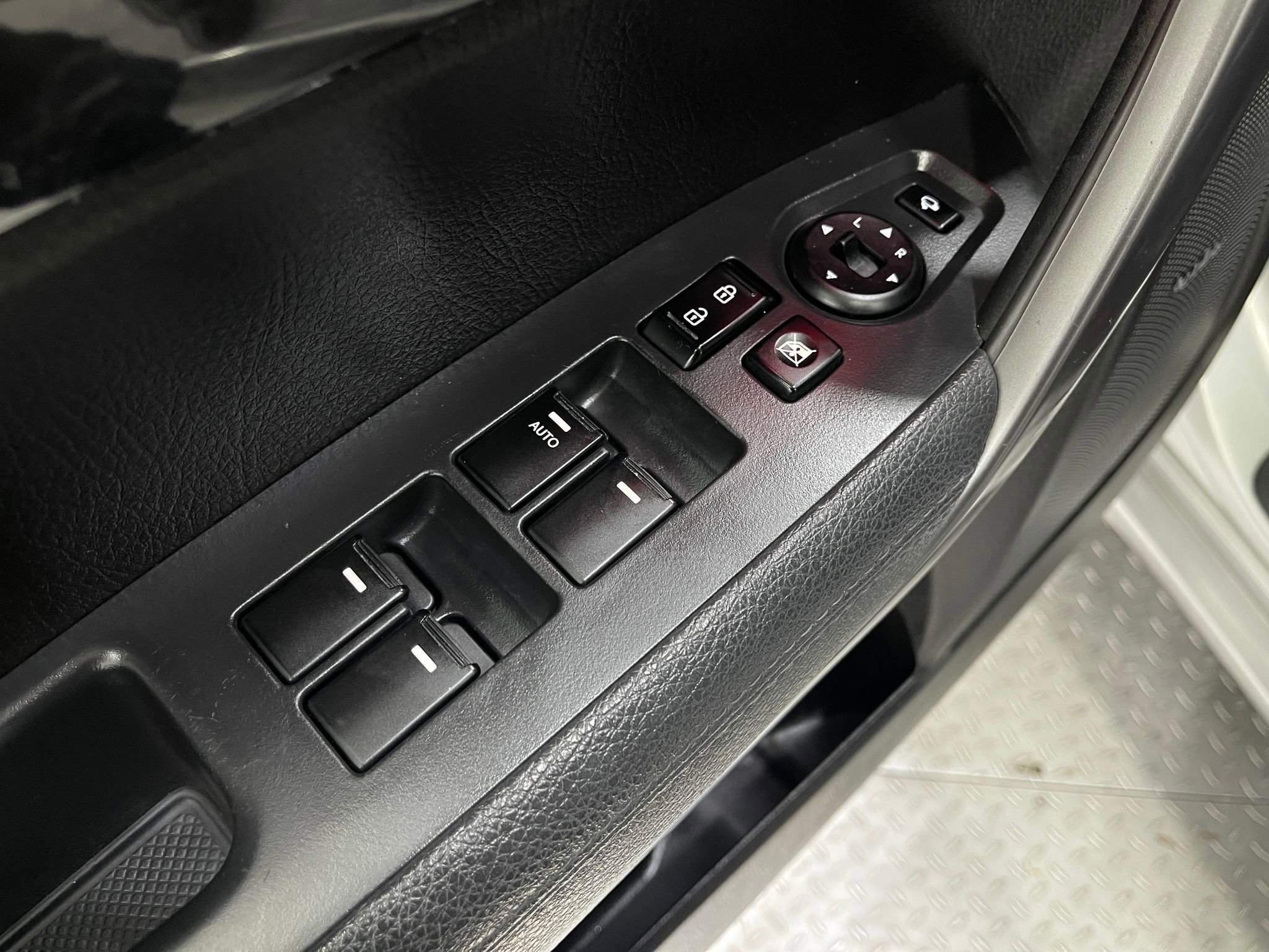 Used 2014 Kia Sorento SX w/ 3rd Row Package image 14