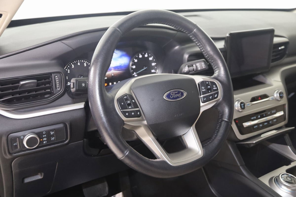 Used 2021 Ford Explorer XLT AWD/4WD image 6