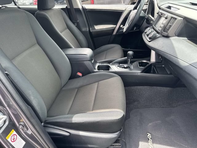 Used 2018 Toyota RAV4 LE FWD image 11