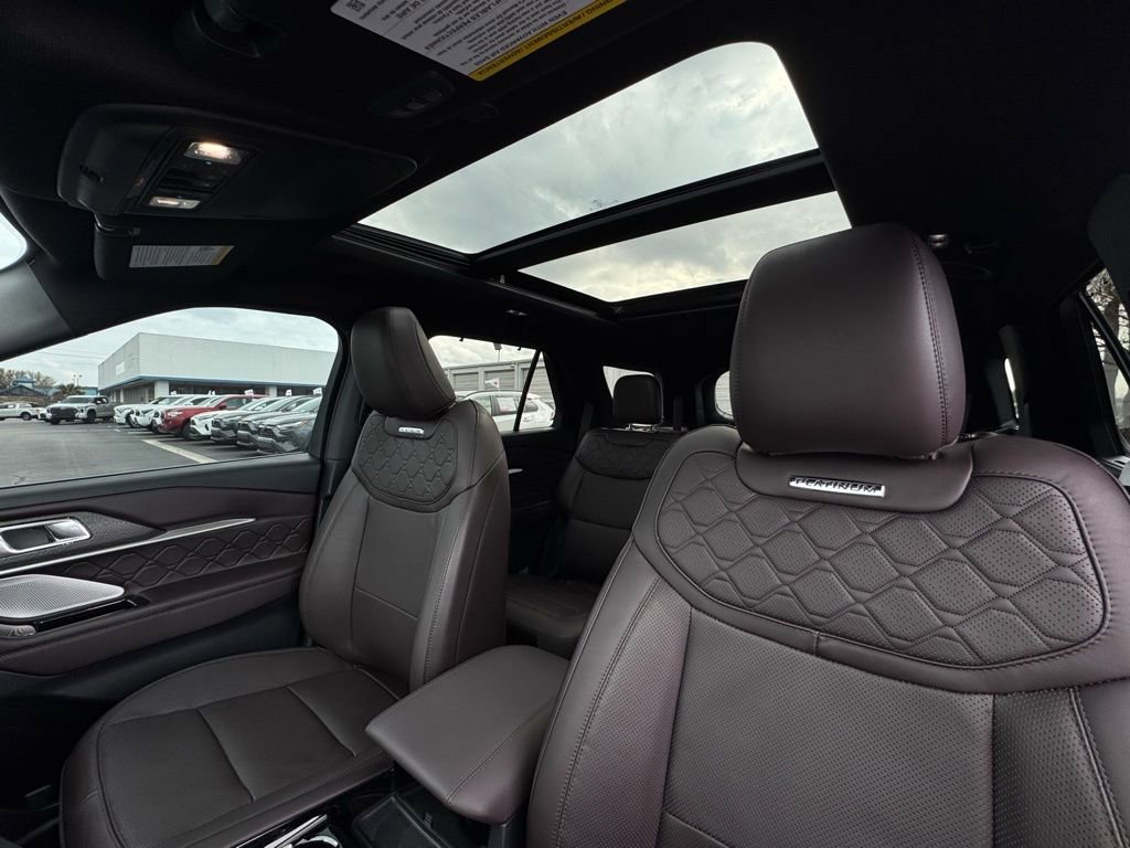 Used 2025 Ford Explorer Platinum w/ Ultimate Package image 17