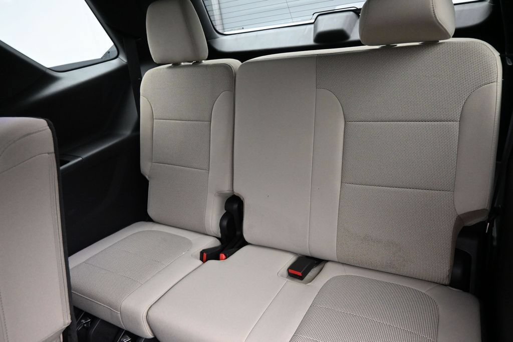 Used 2023 Chevrolet Traverse LS FWD image 15
