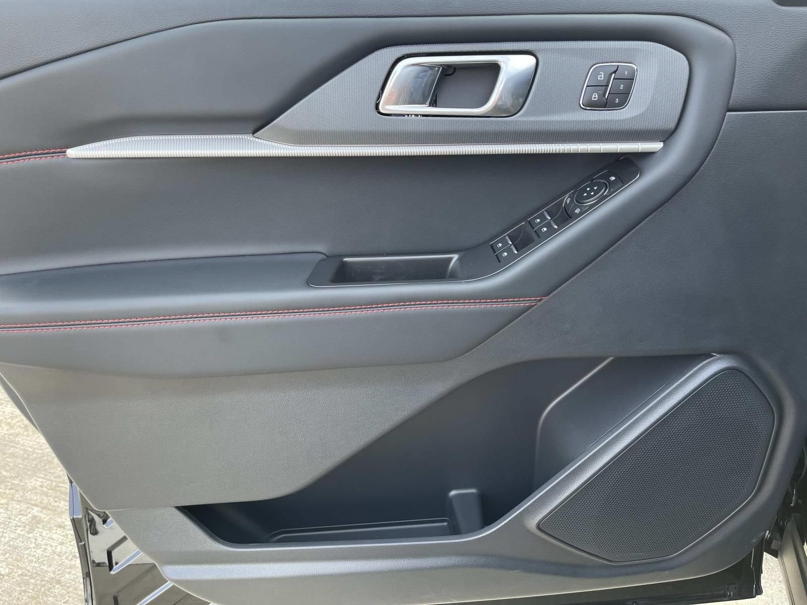 New 2026 Ford Explorer ST-Line w/ ST-Line Street Pack RWD image 17