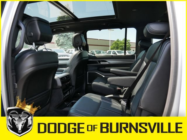 Used 2024 Jeep Wagoneer Series II w/ Convenience Group I AWD/4WD image 17