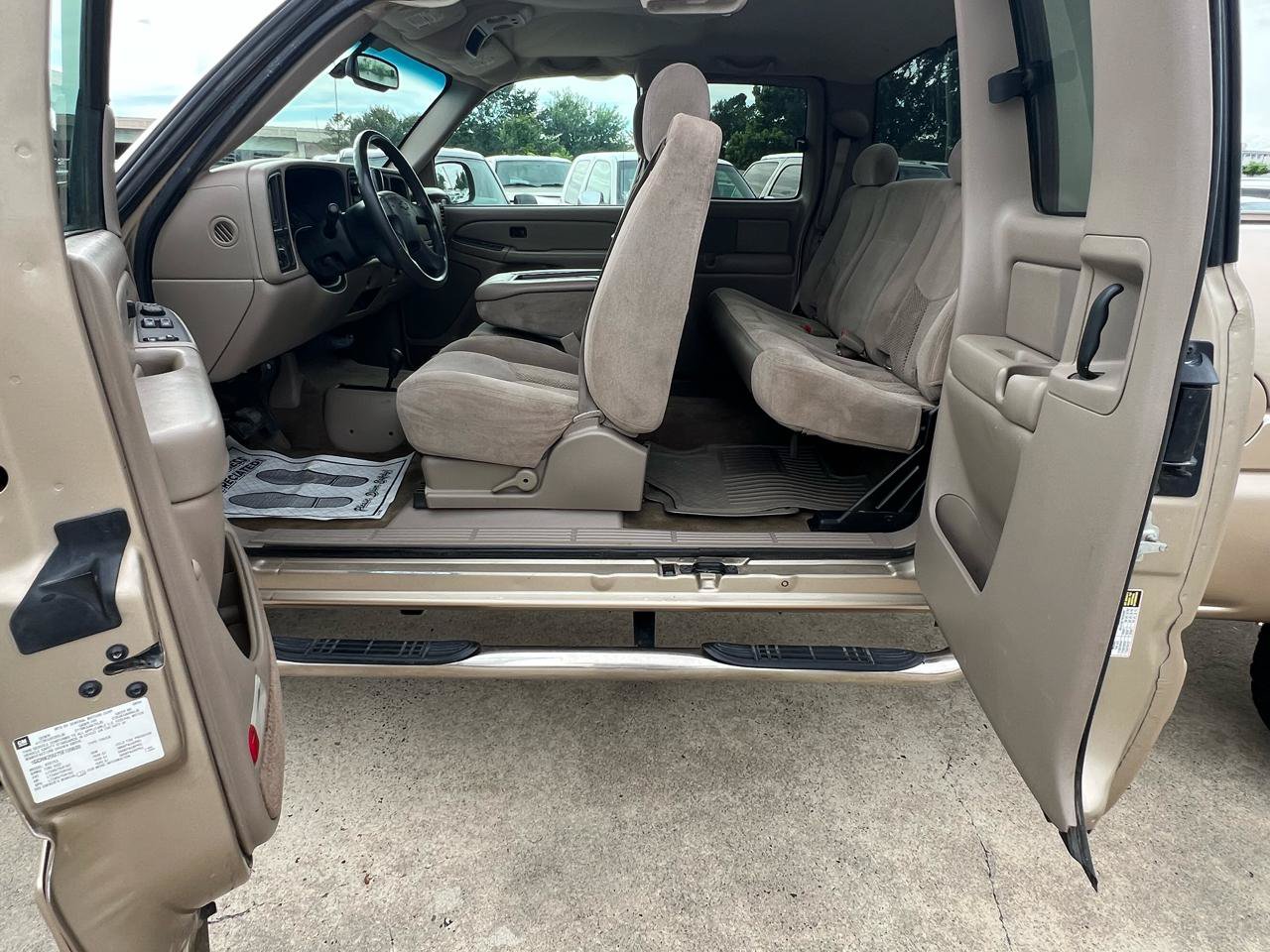 Used 2005 Chevrolet Silverado 2500 LS AWD/4WD image 25