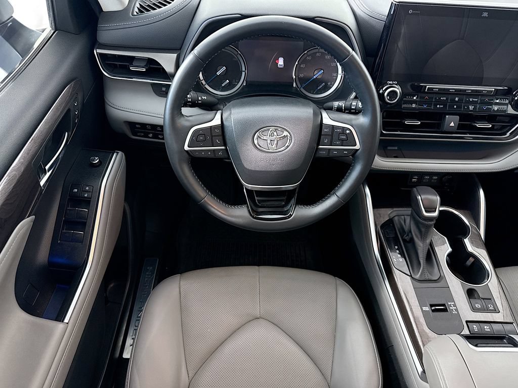 Used 2022 Toyota Highlander Limited FWD image 10