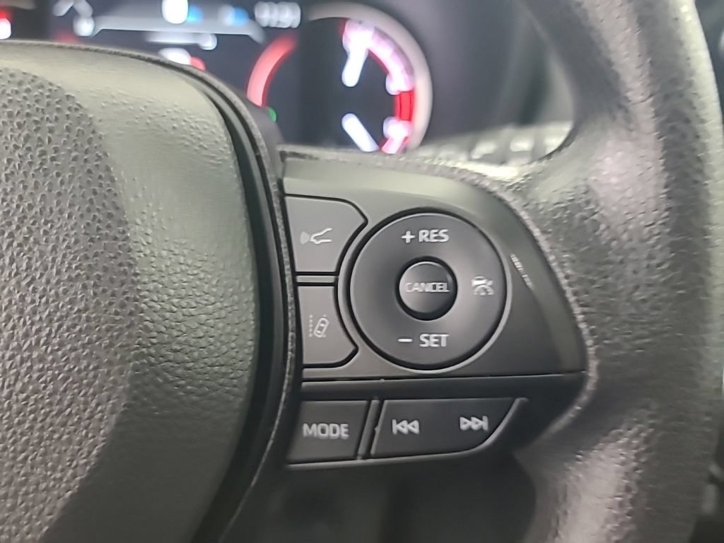 Used 2025 Toyota RAV4 XLE AWD/4WD image 30